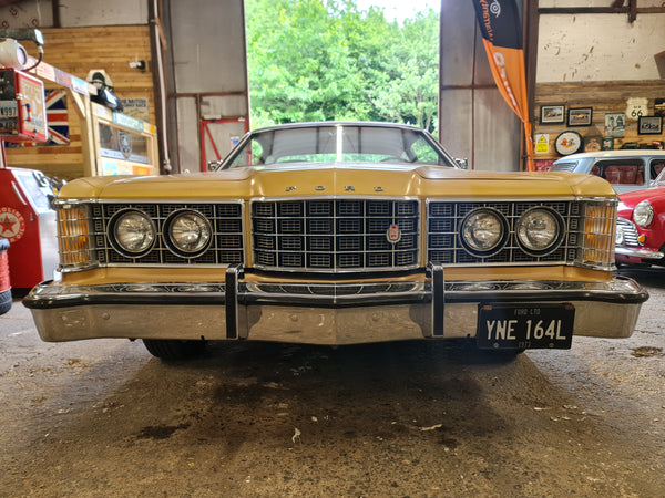 1973 Ford Brougham V8 - Californian Car